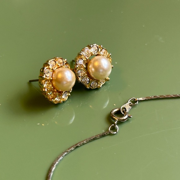 Timeless Vintage Faux Pearl Heart Bracelet and Rhinestone Earrings Set Classic - Picture 4 of 12